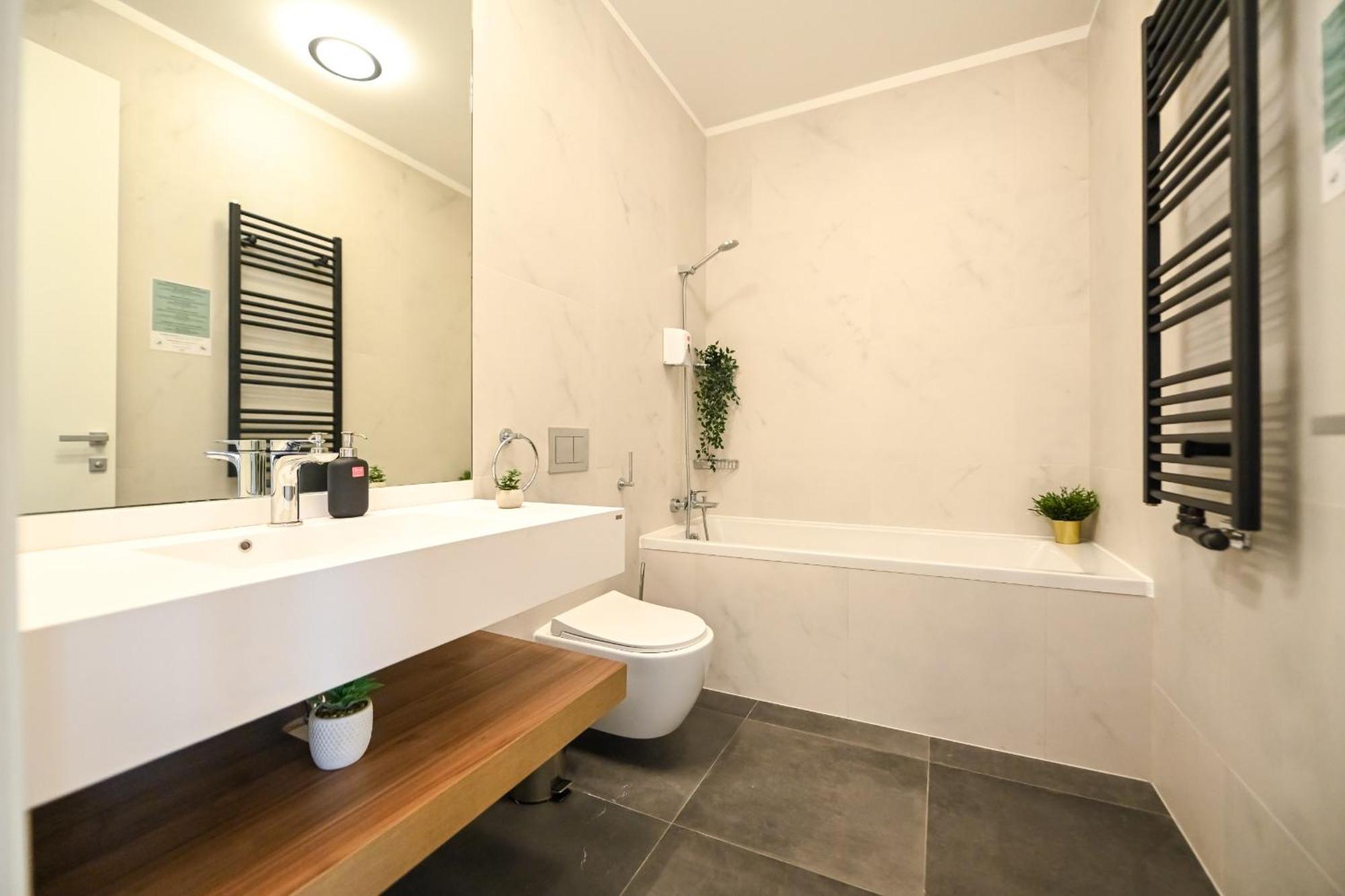 One Verdi Park Exclusive Apartments - Panoramic View & Private Parking บูคาเรสต์ ภายนอก รูปภาพ