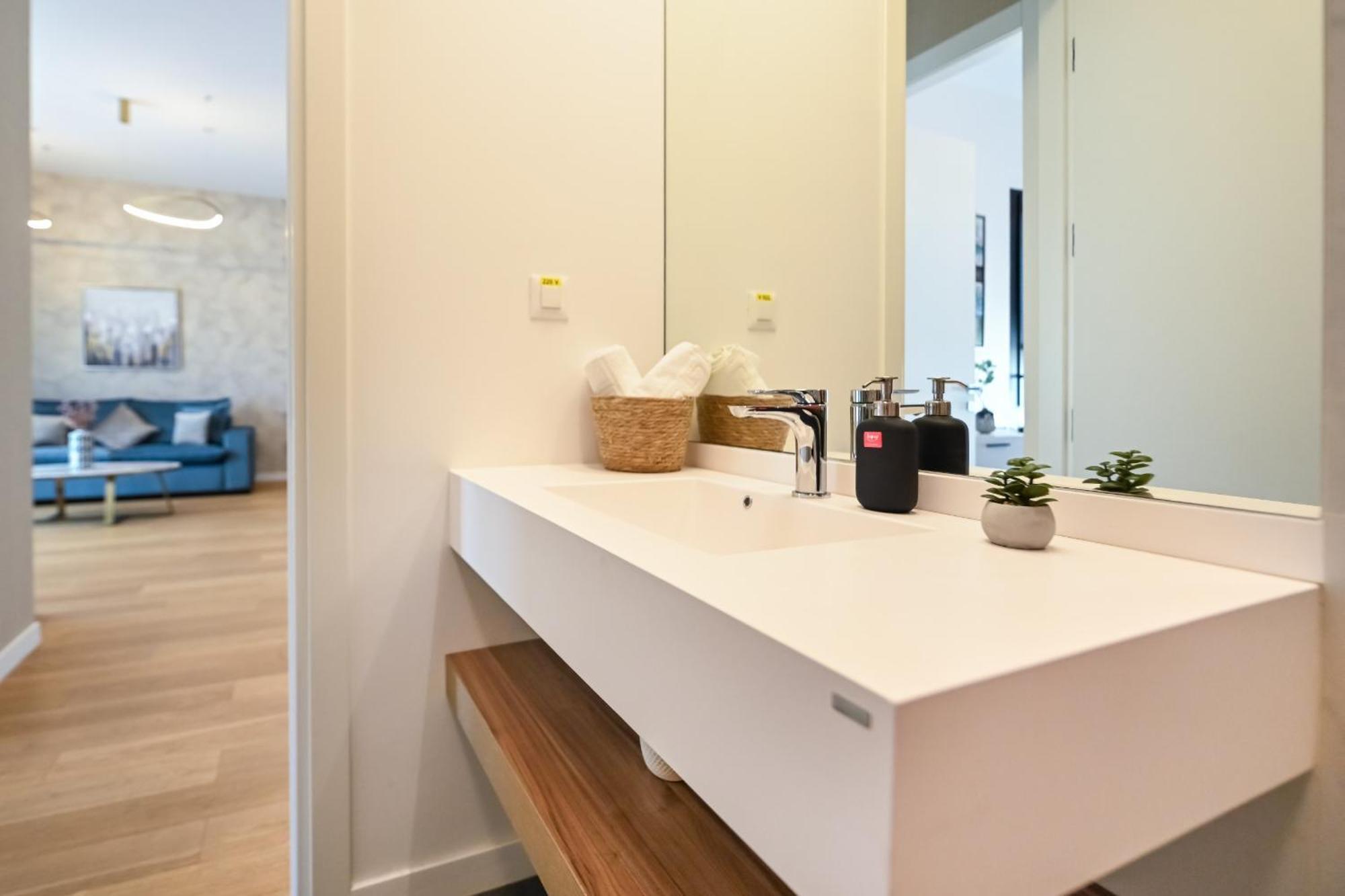 One Verdi Park Exclusive Apartments - Panoramic View & Private Parking บูคาเรสต์ ห้อง รูปภาพ