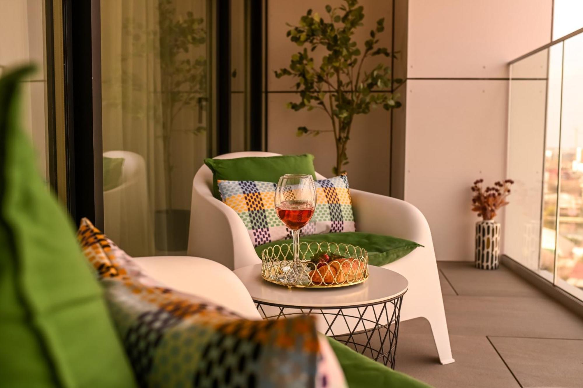 One Verdi Park Exclusive Apartments - Panoramic View & Private Parking บูคาเรสต์ ห้อง รูปภาพ