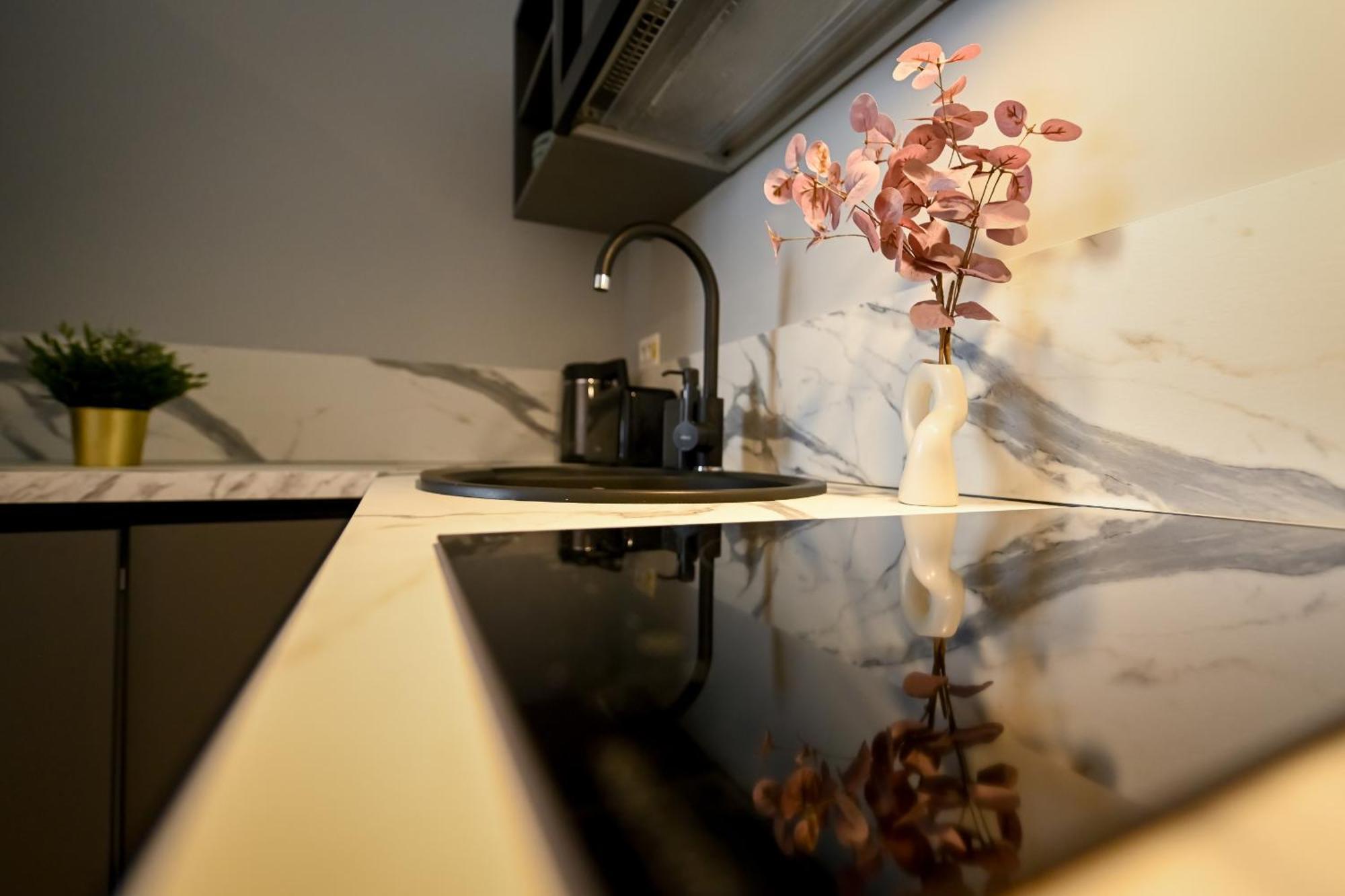 One Verdi Park Exclusive Apartments - Panoramic View & Private Parking บูคาเรสต์ ห้อง รูปภาพ