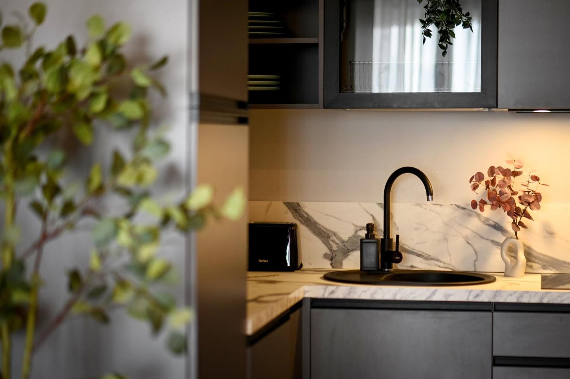 One Verdi Park Exclusive Apartments - Panoramic View & Private Parking บูคาเรสต์ ห้อง รูปภาพ
