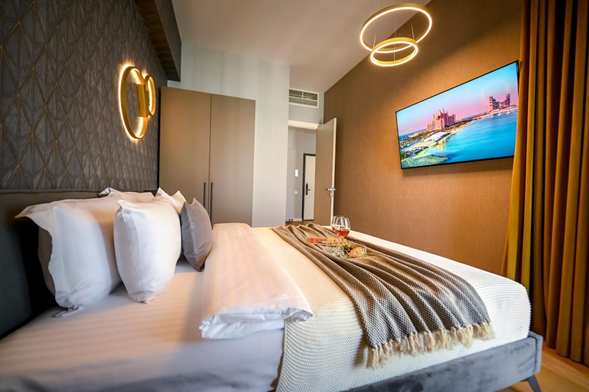 One Verdi Park Exclusive Apartments - Panoramic View & Private Parking บูคาเรสต์ ห้อง รูปภาพ