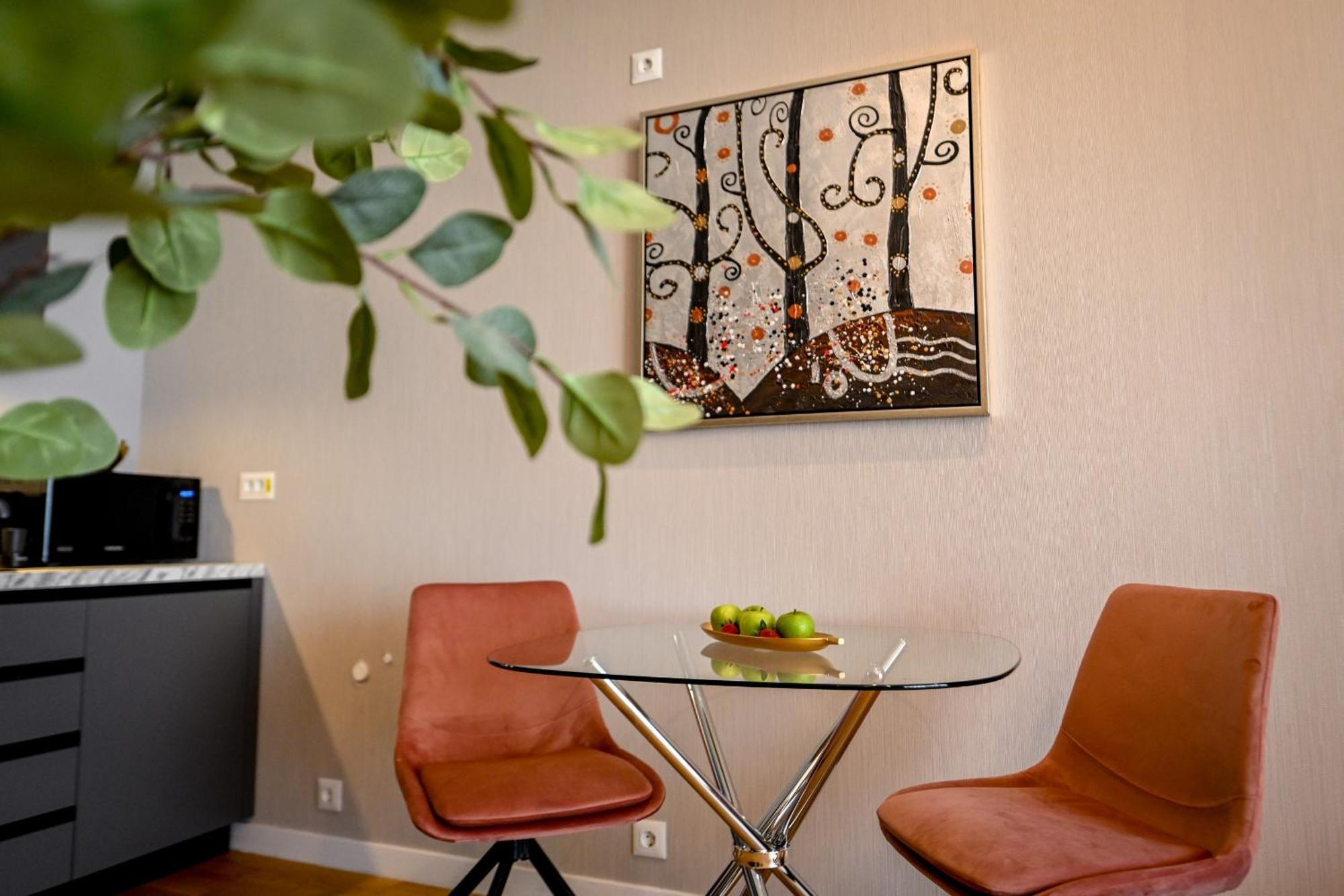 One Verdi Park Exclusive Apartments - Panoramic View & Private Parking บูคาเรสต์ ห้อง รูปภาพ