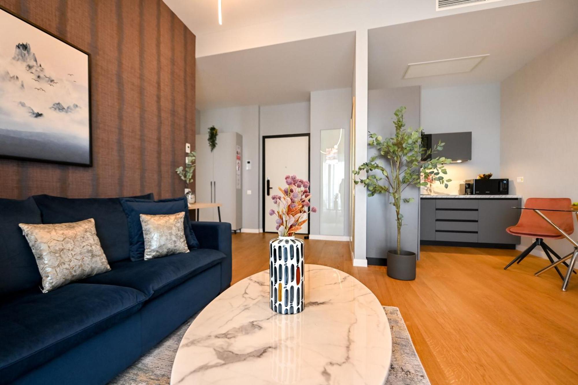 One Verdi Park Exclusive Apartments - Panoramic View & Private Parking บูคาเรสต์ ห้อง รูปภาพ
